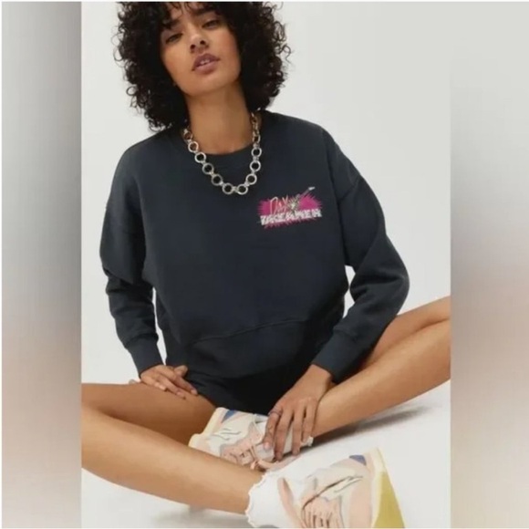 Daydreamer Guitar Shop Cropped Sweatshirt Gray Graphic - Picture 3 of 8